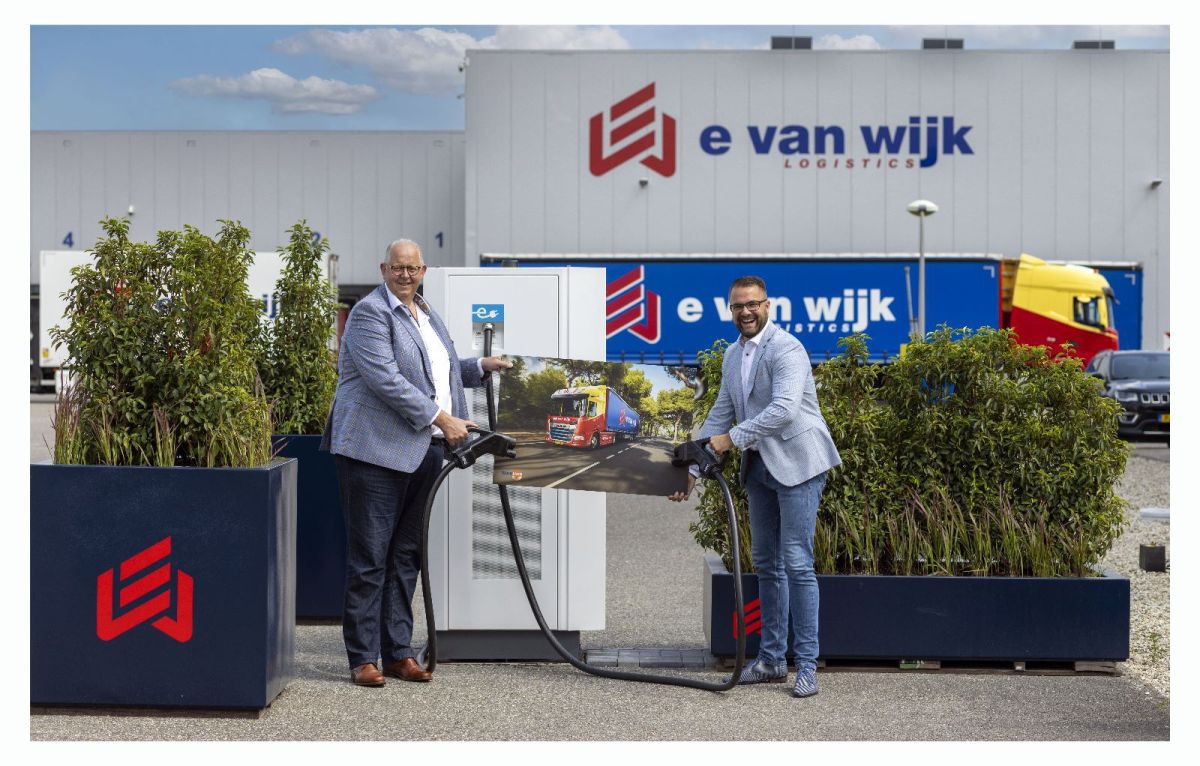 Aanschaf tien nieuwe e-trucks toont <kleur>E. van Wijk Logistics</kleur>